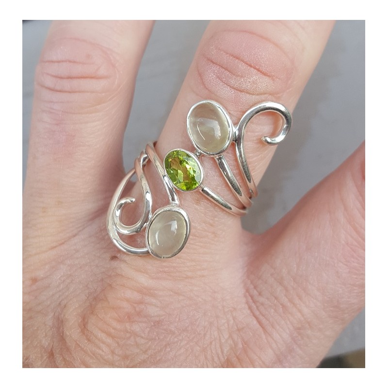 Zilveren ring gezet met Peridot en Prehniet