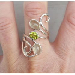 Zilveren ring gezet met Peridot en Prehniet