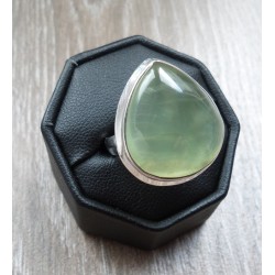 Zilveren ring met druppelvorm Prehniet maat 17.5 mm