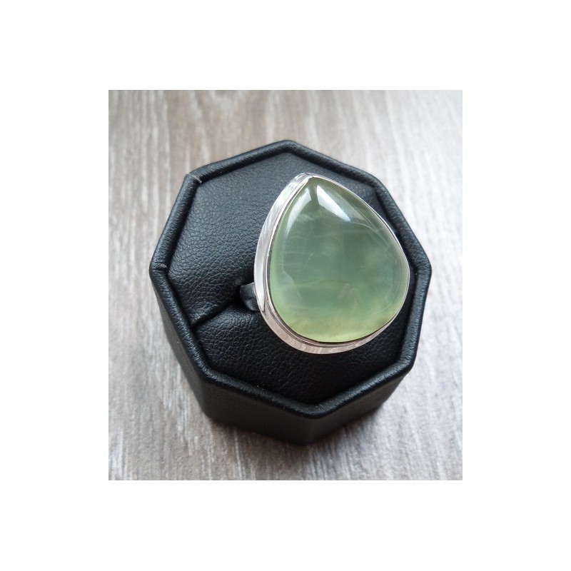 Zilveren ring met druppelvorm Prehniet maat 17.5 mm