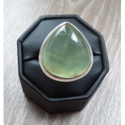 Zilveren ring met druppelvorm Prehniet maat 17.5 mm