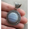 Zilveren hanger met ronde blauw Lace Agaat bewerkte setting