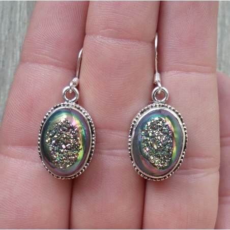 Zilveren oorbellen gezet met druzy Titanium in bewerkte setting