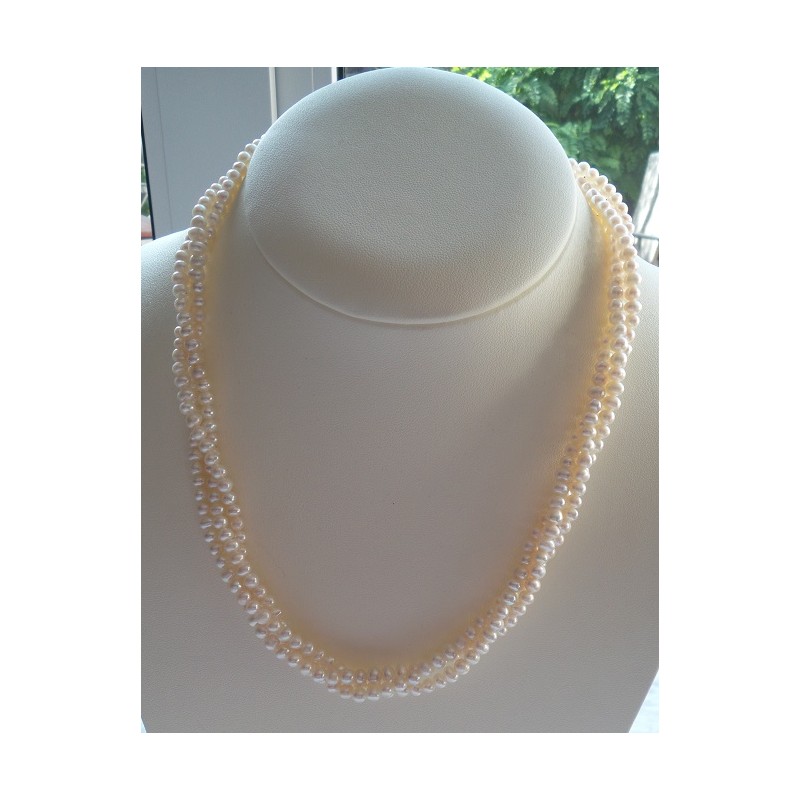 Ketting met drie strengen zoetwater Parels