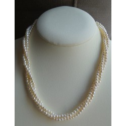 Ketting met drie strengen zoetwater Parels