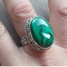 Zilveren ring gezet met Malachiet in bewerkte setting 18.5 mm
