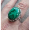 Zilveren ring gezet met Malachiet in bewerkte setting 18.5 mm