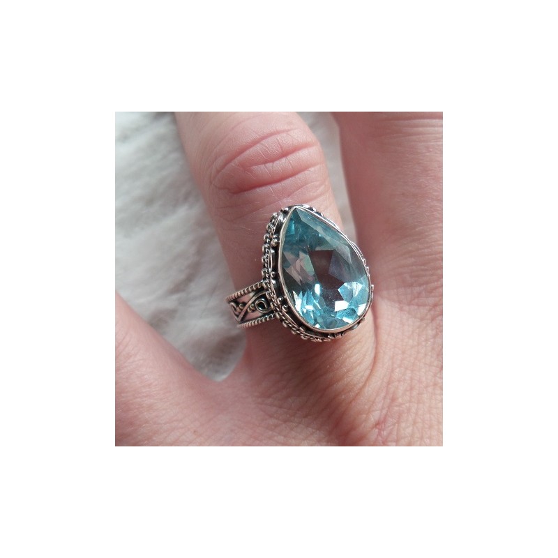 Zilveren ring druppelvorm blauw Topaas bewerkte setting 17 mm