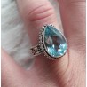 Zilveren ring druppelvorm blauw Topaas bewerkte setting 17 mm