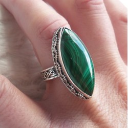 Zilveren ring met marquise Malachiet in bewerkte setting 18 mm