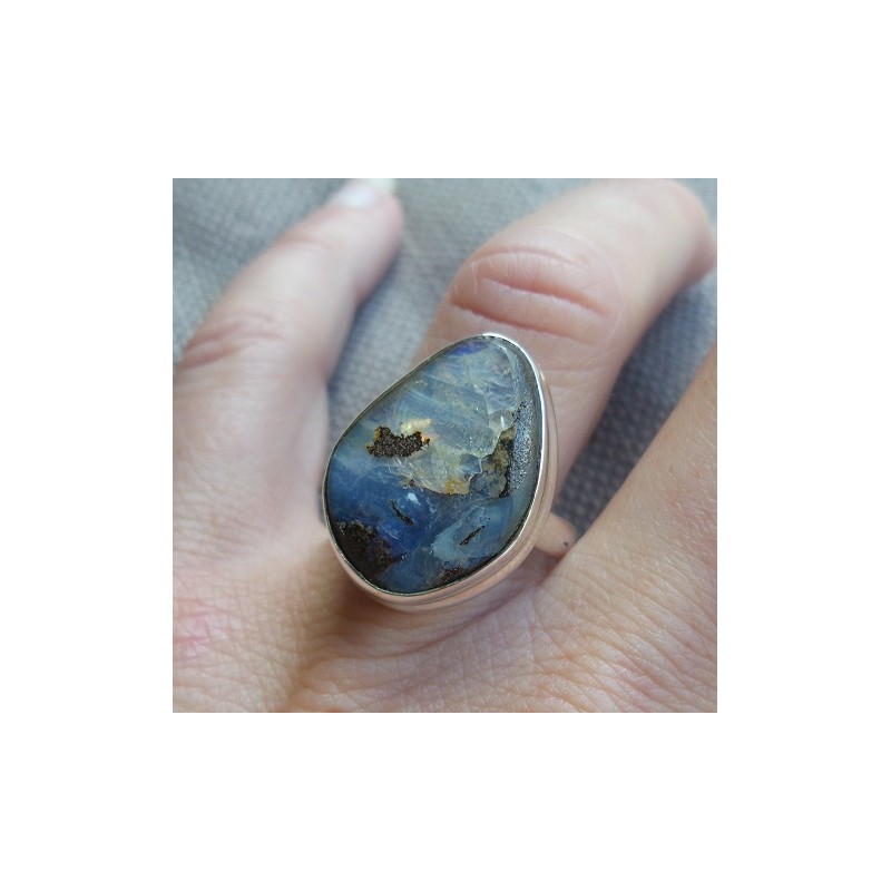 Zilveren ring gezet met Boulder Opaal maat 18 mm