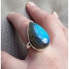 Zilveren ring gezet met druppelvorm Labradoriet 17 mm