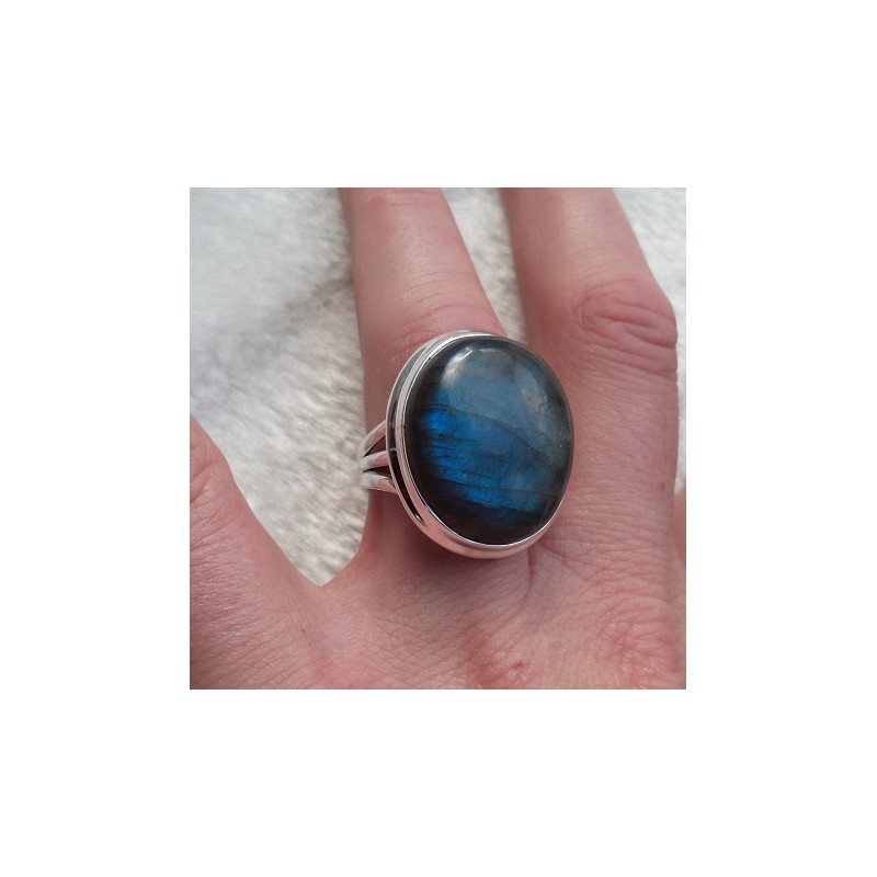 Zilveren ring gezet met Labradoriet maat 18 mm