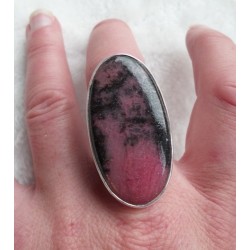 Zilveren ring gezet met grote ovale Rhodoniet maat 18.5 mm