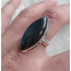 Zilveren ring gezet met marquise Labradoriet maat 19 mm