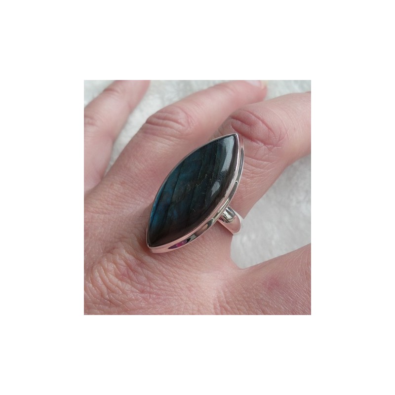 Zilveren ring gezet met marquise Labradoriet maat 19 mm