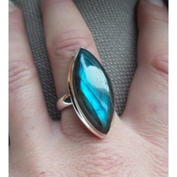 Zilveren ring gezet met marquise Labradoriet maat 19 mm