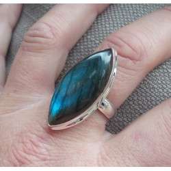 Zilveren ring gezet met marquise Labradoriet maat 19 mm