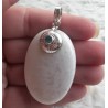 Zilveren hanger met grote ovale Scoleciet gezet met blauw Topaas