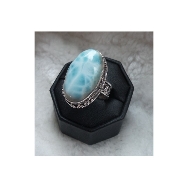 Zilveren ring met Larimar gezet in bewerkte setting 18 mm