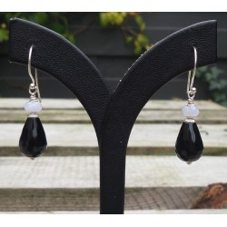 Zilveren oorbellen met zwarte Onyx en blauw Lace Agaat