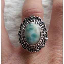 Zilveren ring met Larimar gezet in bewerkte kop maat 17 mm