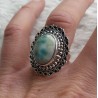 Zilveren ring met Larimar gezet in bewerkte kop maat 17 mm