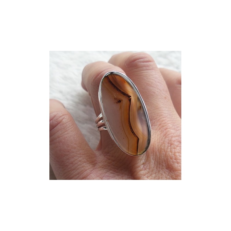 Zilveren ring gezet met ovale Montana Agaat maat 17.7 mm