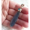 Zilveren hanger gezet met Kyaniet en ronde blauwe Topaas