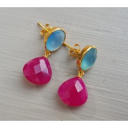 Vergulde oorbellen met blauw Chalcedoon en fuchsia roze Chalcedoon