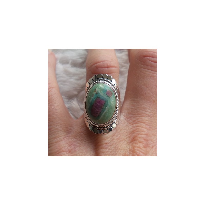 Zilveren ring gezet met Robijn in Fuchsiet ring maat 17.7 mm