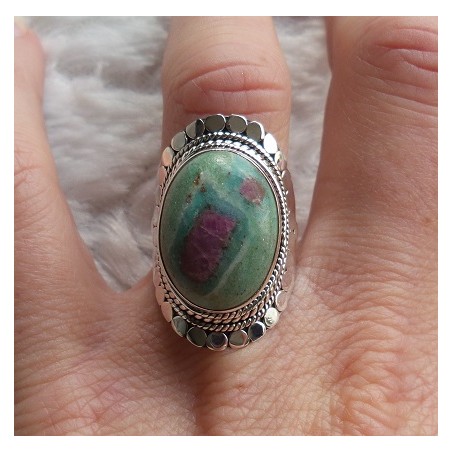 Zilveren ring gezet met Robijn in Fuchsiet ring maat 17.7 mm