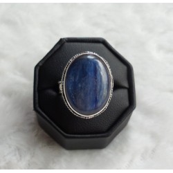 Zilveren ring met Kyaniet gezet in bewerkte setting 18 mm