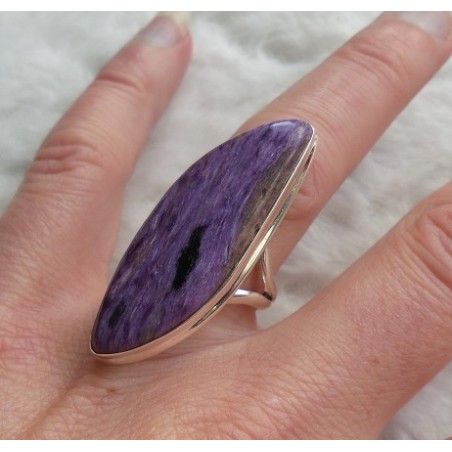 Zilveren ring gezet met Charoiet ring maat 17.7 mm