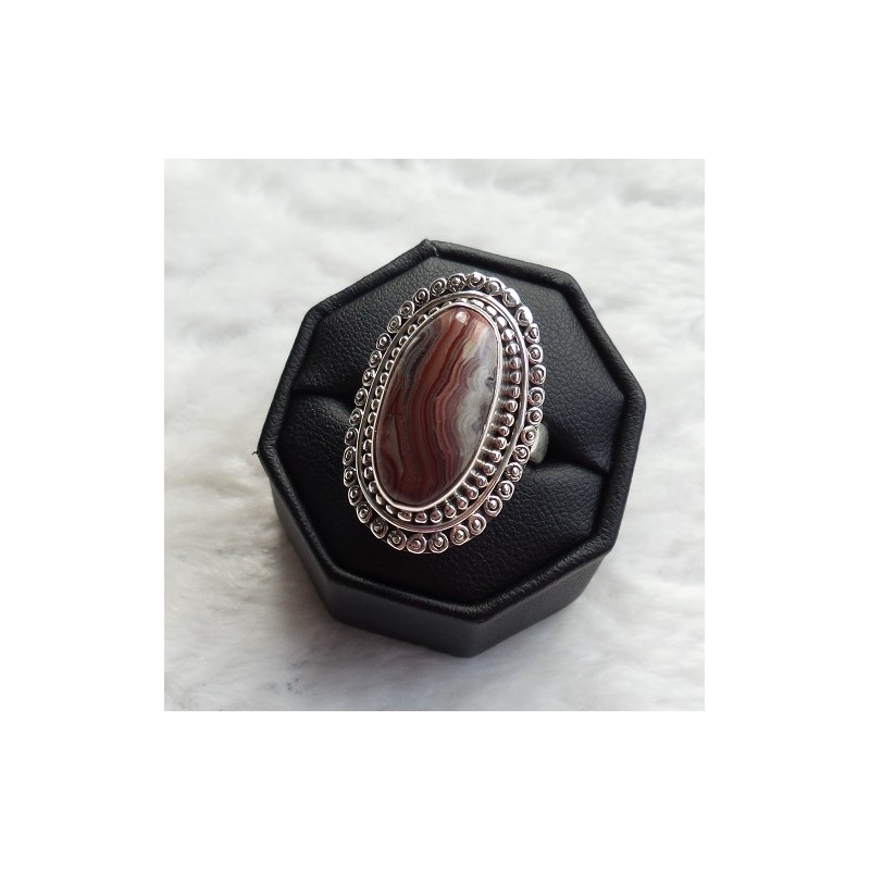 Zilveren ring met Laguna Lace Agaat in bewerkte kop 18 mm
