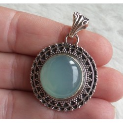 Zilveren hanger ronde aqua Chalcedoon in bewerkte setting