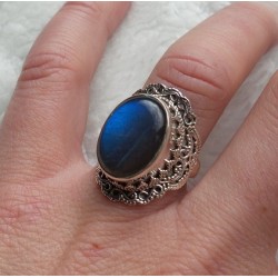 Zilveren ring met Labradoriet gezet in bewerkte setting17.3 mm