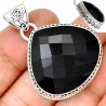 Zilveren hanger facet Onyx gezet in bewerkte setting