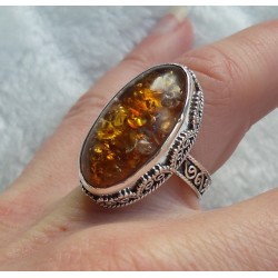 Zilveren ring met ovale Amber gezet in bewerkte setting 17.3 mm