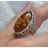 Zilveren ring met ovale Amber gezet in bewerkte setting 17.3 mm