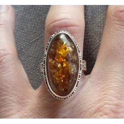 Zilveren ring met ovale Amber gezet in bewerkte setting 17.3 mm