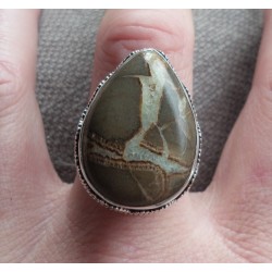 Zilveren ring met Septaria gezet in bewerkte setting maat 19 mm