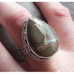 Zilveren ring met Septaria gezet in bewerkte setting maat 19 mm
