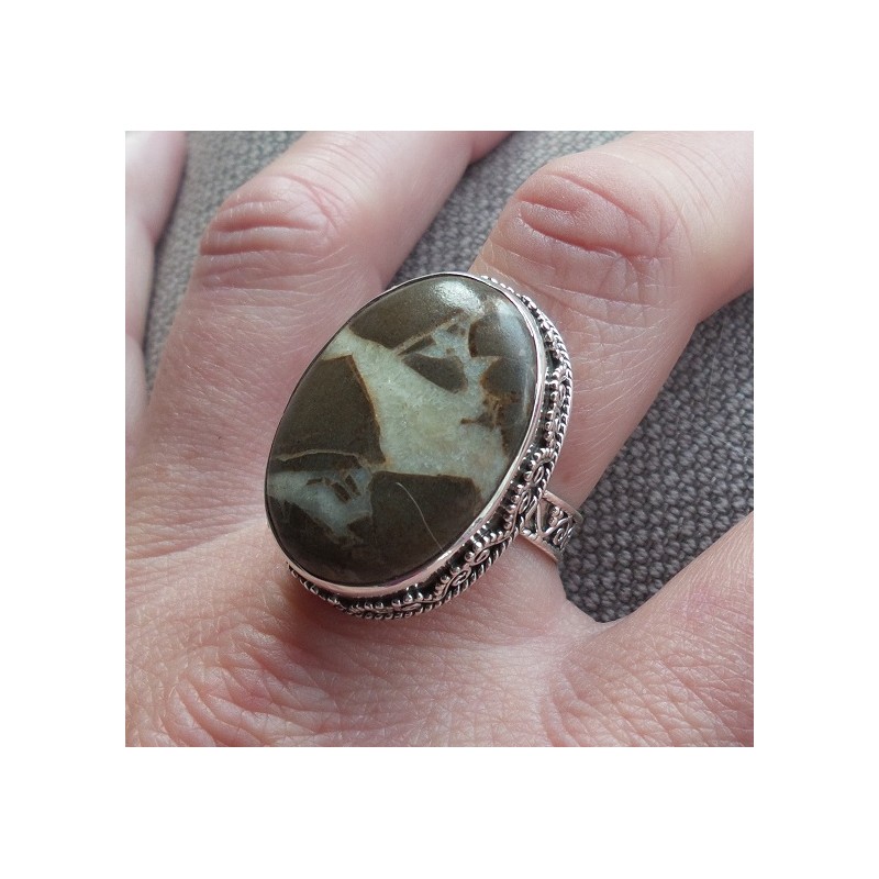 Zilveren ring met Septaria gezet in bewerkte setting 18.5 mm