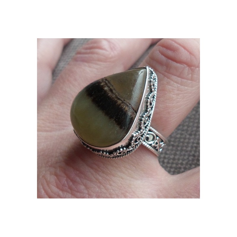 Zilveren ring met druppelvorm Septaria in bewerkte setting 19 mm