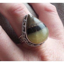 Zilveren ring met druppelvorm Septaria in bewerkte setting 19 mm