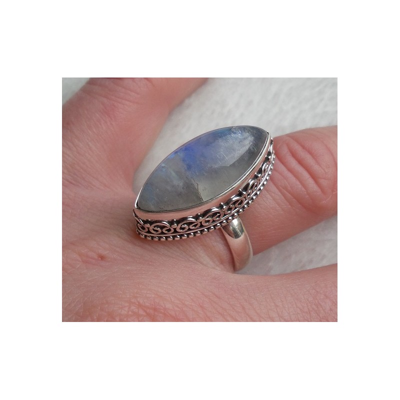 Zilveren ring gezet met marquise regenboog Maansteen 17.3 mm