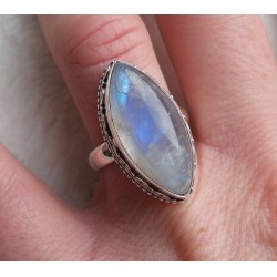 Zilveren ring gezet met marquise regenboog Maansteen 17.3 mm