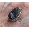 Zilveren ring met Boulder Opaal in bewerkte setting 18 mm.