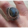 Zilveren ring gezet met Boulder Opaal en bewerkte setting 19 mm